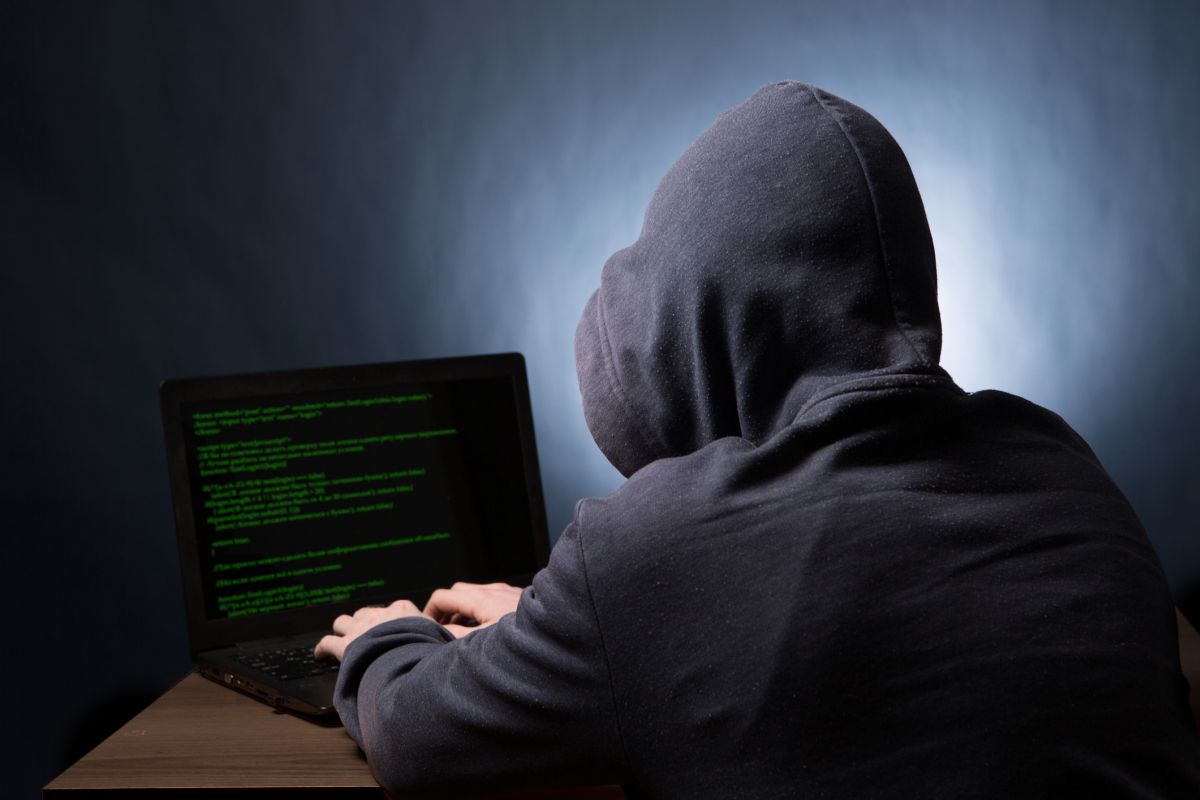 Datele furate de hackeri se vând pe Dark Web la prețuri modice – studiu