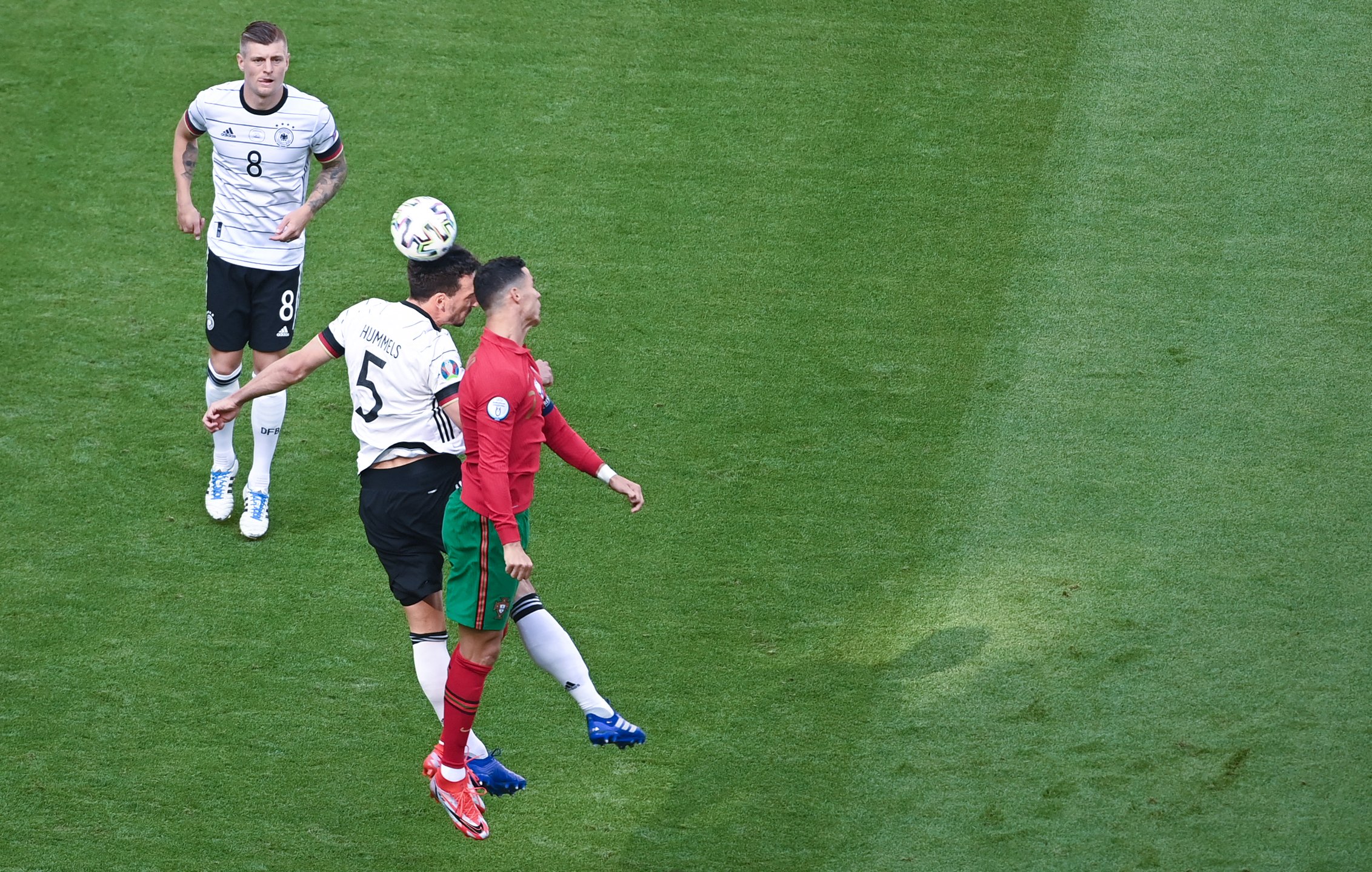 DigiSport. Decizia fără precedent care ar putea revoluționa fotbalul! Unde s-a interzis lovirea intenționată a mingii cu capul