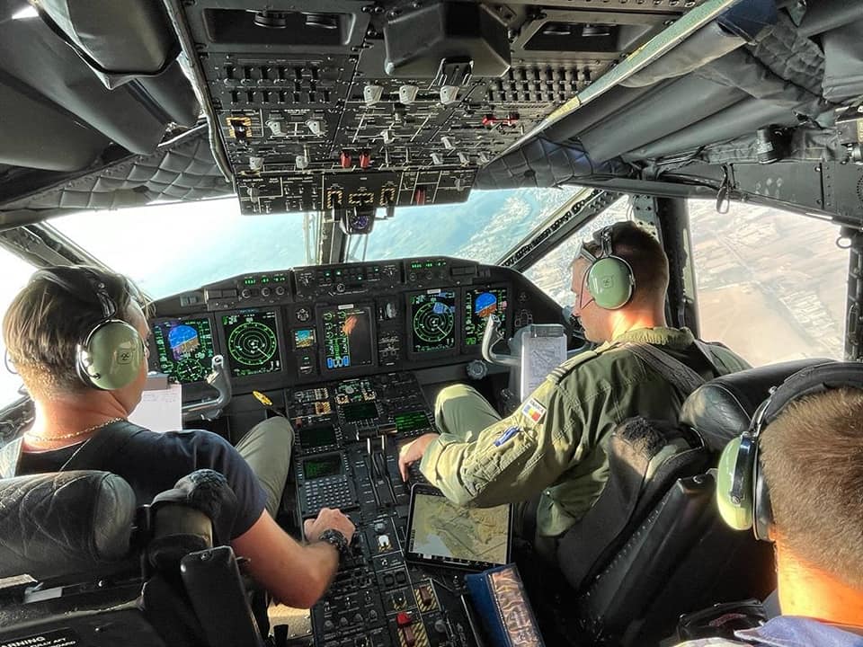 Primele imagini cu misiunea Forţelor Aeriene Române în Republica Slovenia pentru a ajuta la stingerea incendiilor