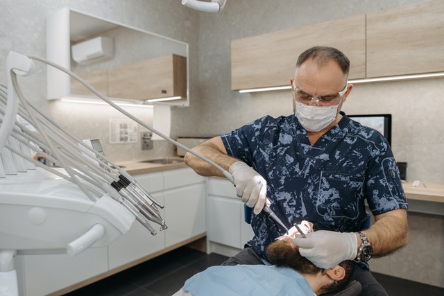 O extractie dentara la 30 de ani? Exista solutii!