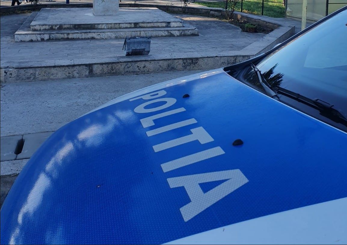 Timiş: Impact între o maşină şi un tractor condus de un tânăr de 16 ani/ Șoferul mașinii a fost decapitat