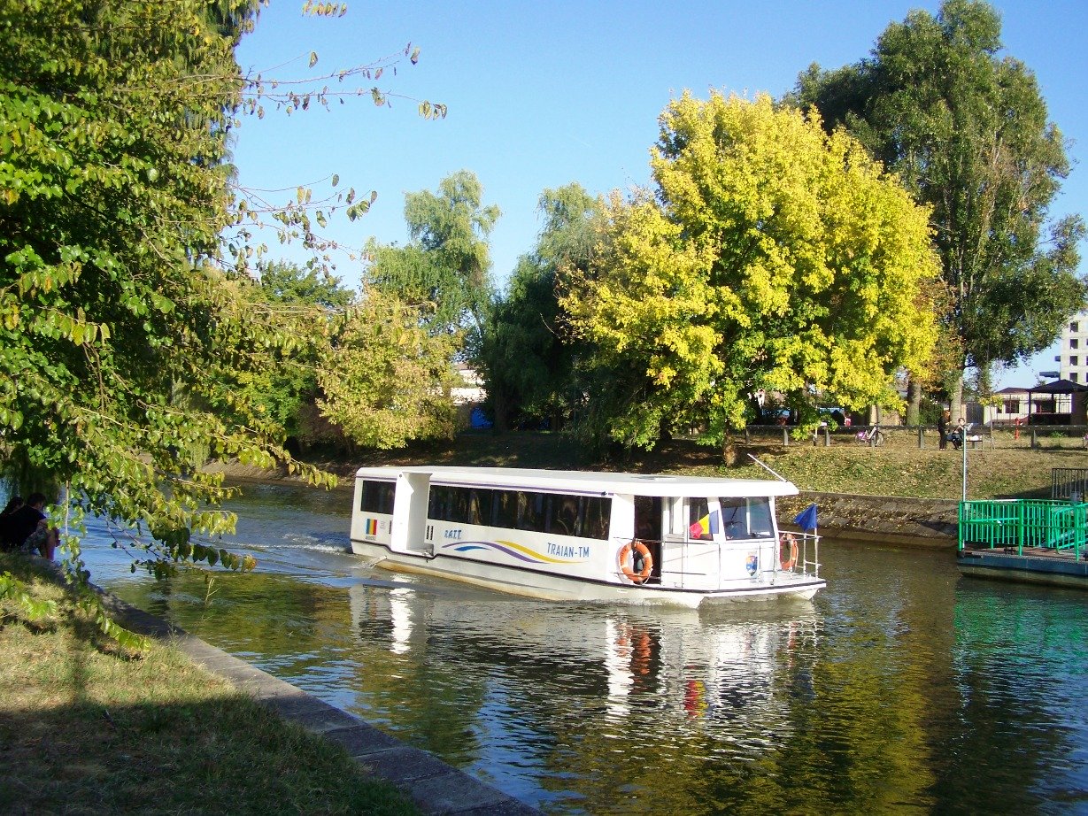 Timişoara: Au pornit cursele de agrement cu vaporaşele pe Canalul Bega. O călătorie costă 30 de lei