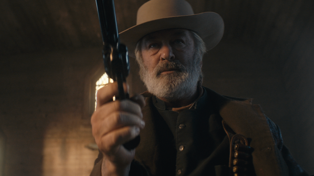 Alec Baldwin spune că se așteaptă ca nimeni să nu fie inculpat în cazul morții regizoarei Halyna Hutchins