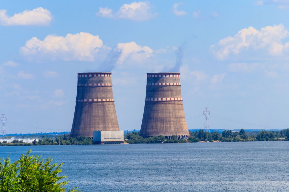 Avertismentul Kievului: Rușii vor continua bombardamentele de la centrala nucleară Zaporojie. Care este ținta lor reală