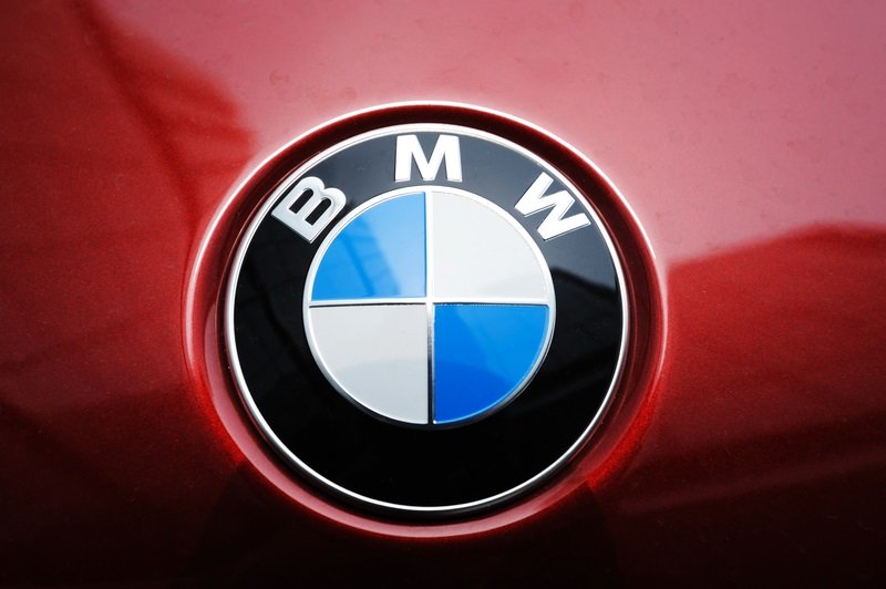 BMW continuă să urmărească hidrogenul, cu o serie de SUV-uri mici