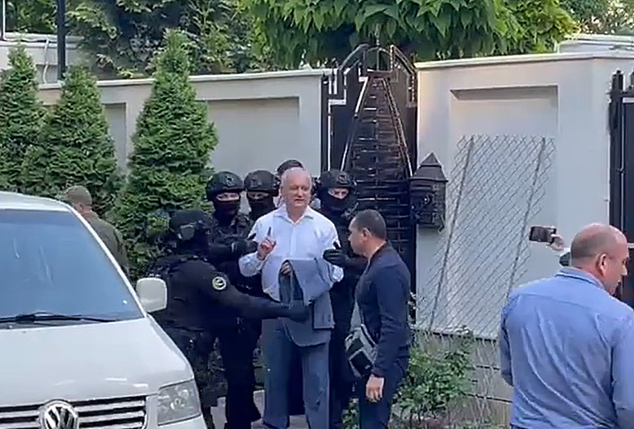 Igor Dodon rămâne în arest la domiciliu