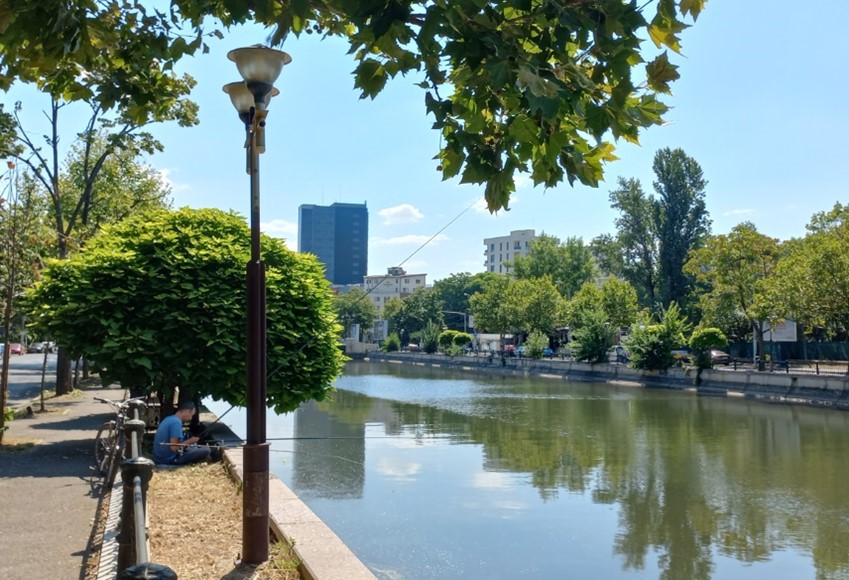 La pas pe Splai: Dâmbovița, oglindă a peisajului urban al capitalei