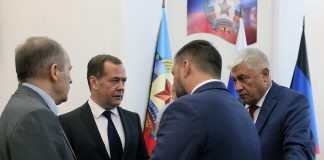 Medvedev şi-a vizitat marionetele din Donbas pentru a le explica instrucţiunile date de Putin