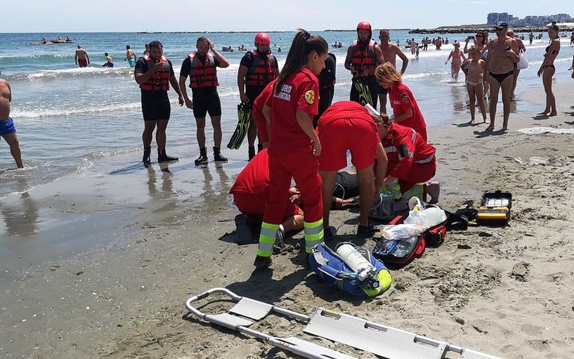 O fetiță lăsată singură pe o saltea pneumatică, la Vama Veche, a ajuns în apele Bulgariei