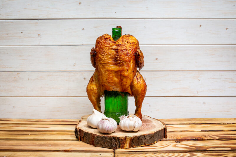 Mancare la oala proaspat gatita pentru masa din sufrageria ta