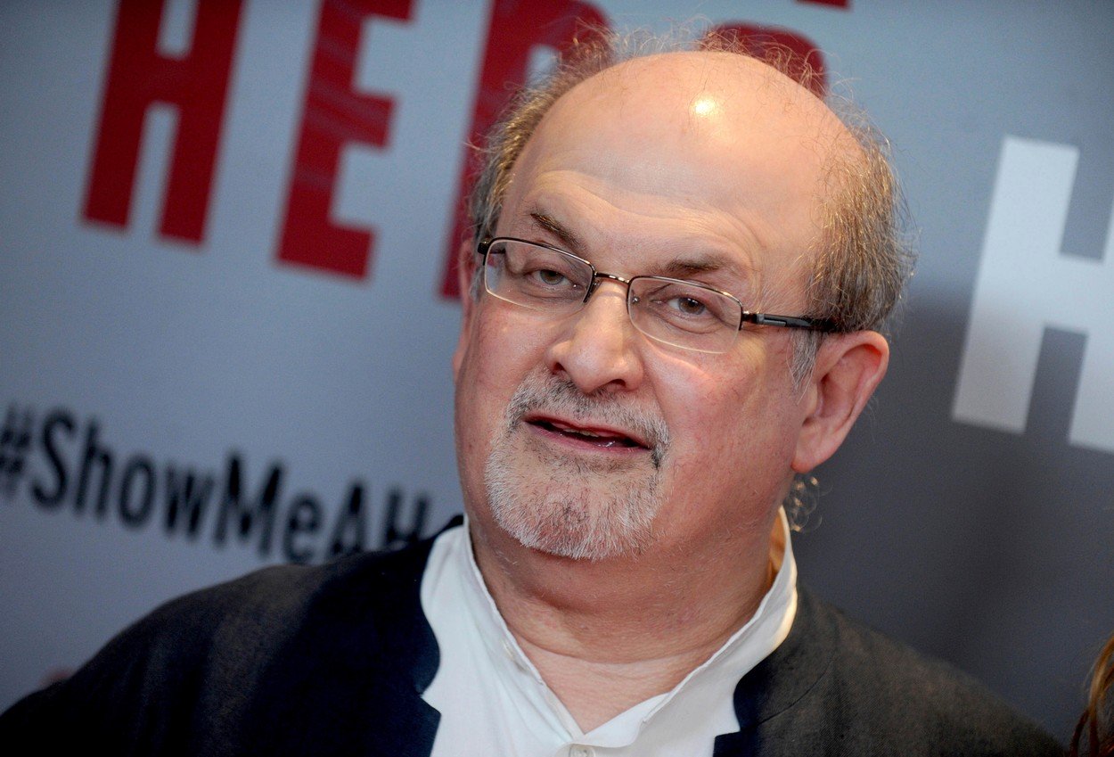 SUA: Lumea literară îi aduce un omagiu lui Salman Rushdie la New York