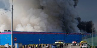 VIDEO Incendiu puternic la un depozit din apropiere de Moscova, aparţinând principalului retailer online din Rusia – cel puțin un mort