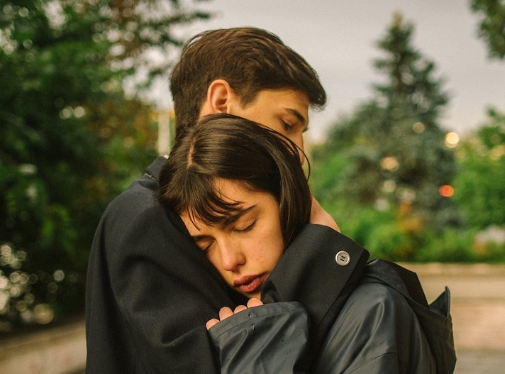 Cronica de film: La pomul lăudat…