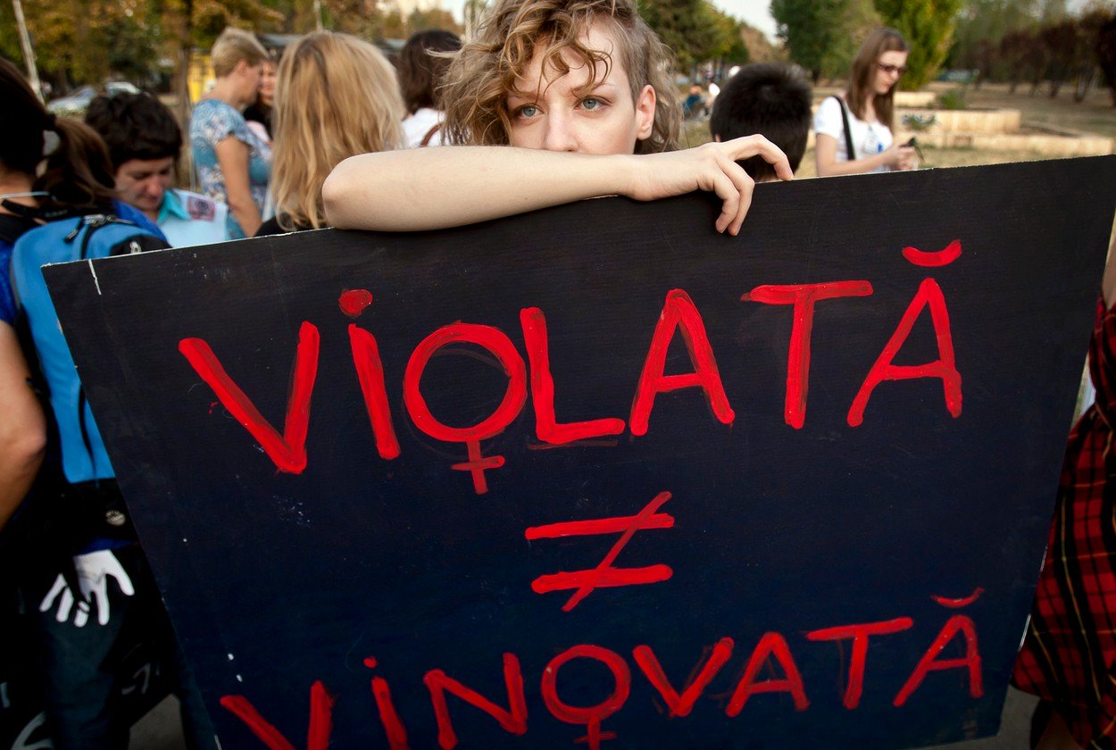 „Dar ea ce a căutat decoltată în Altarul de vară?” După cazul Visarion Alexa, vrem să răspundem la întrebarea: De ce în România există femei care nu empatizează cu victima unei agresiuni sexuale?​