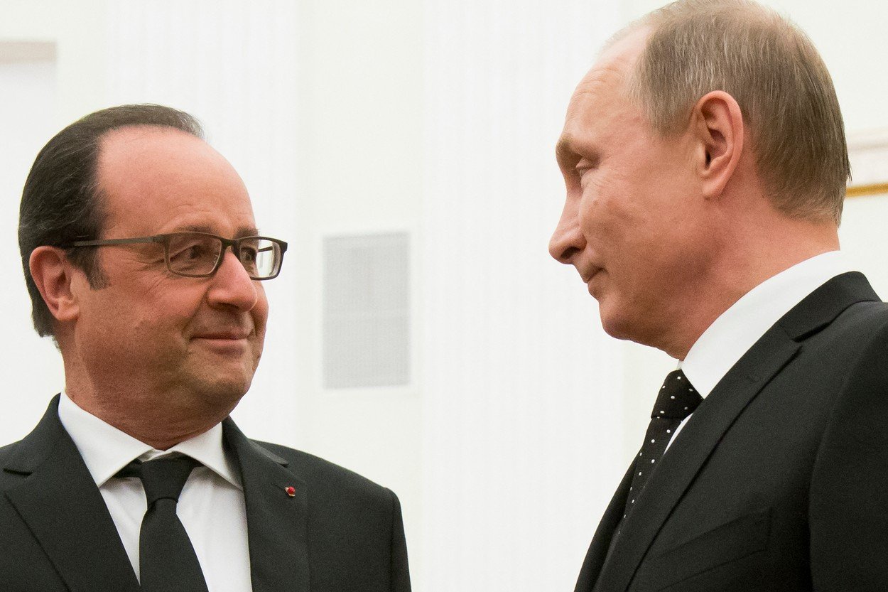 „Emmanuel Macron a fost întotdeauna indulgent cu Vladimir Putin", crede François Hollande