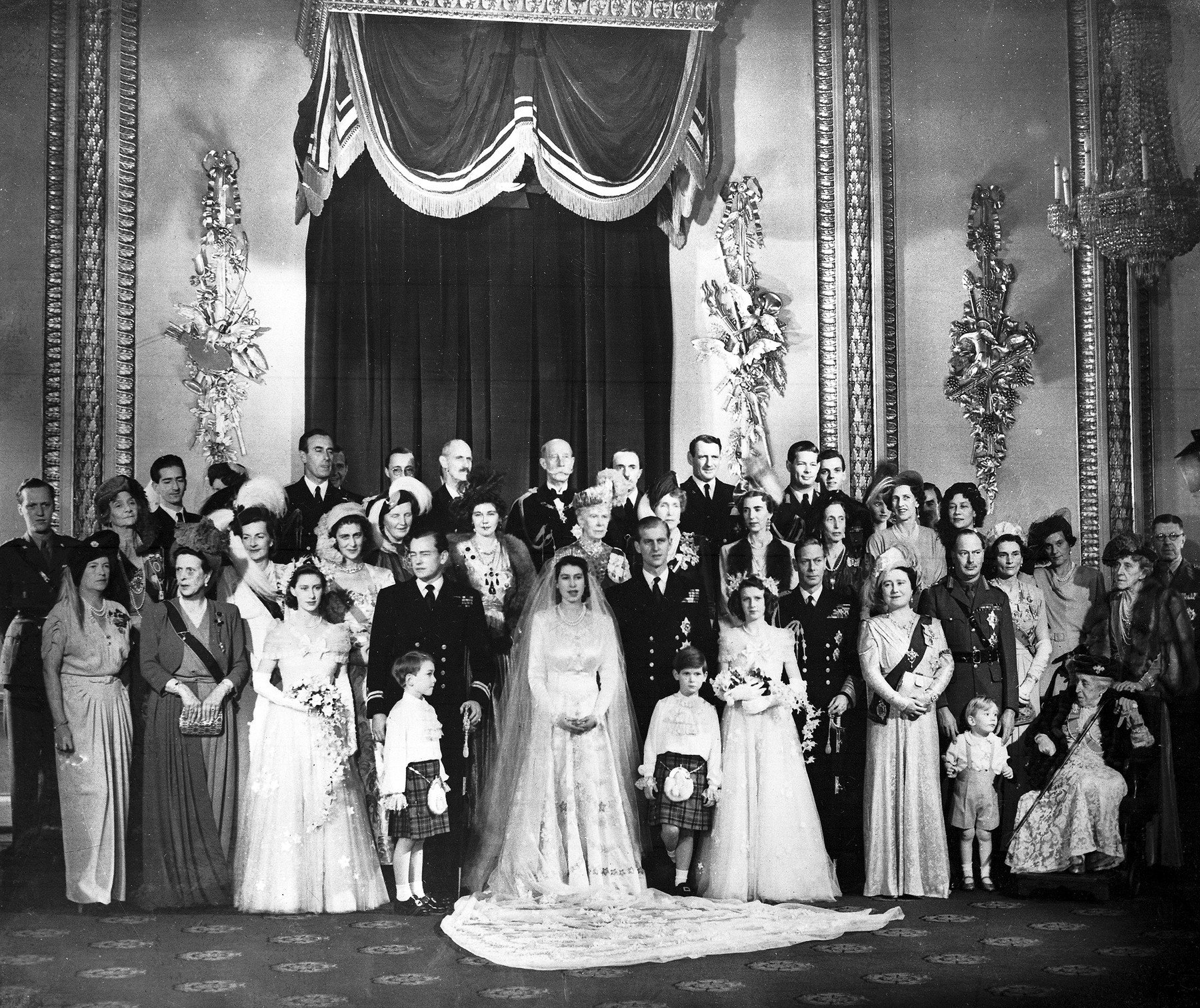 FOTO/VIDEO Legăturile dintre Regina Elisabeta a II-a și familia regală a României Mihai I