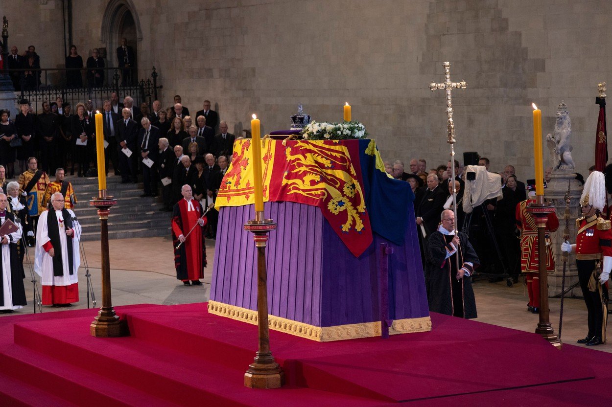 Invitați controversați și protocol: Bătaia de cap diplomatică de la funeraliile Elisabetei a II-a