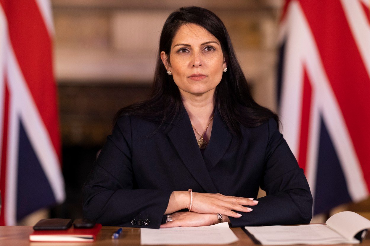 Marea Britanie: Ministrul de interne Priti Patel a anunţat că demisionează