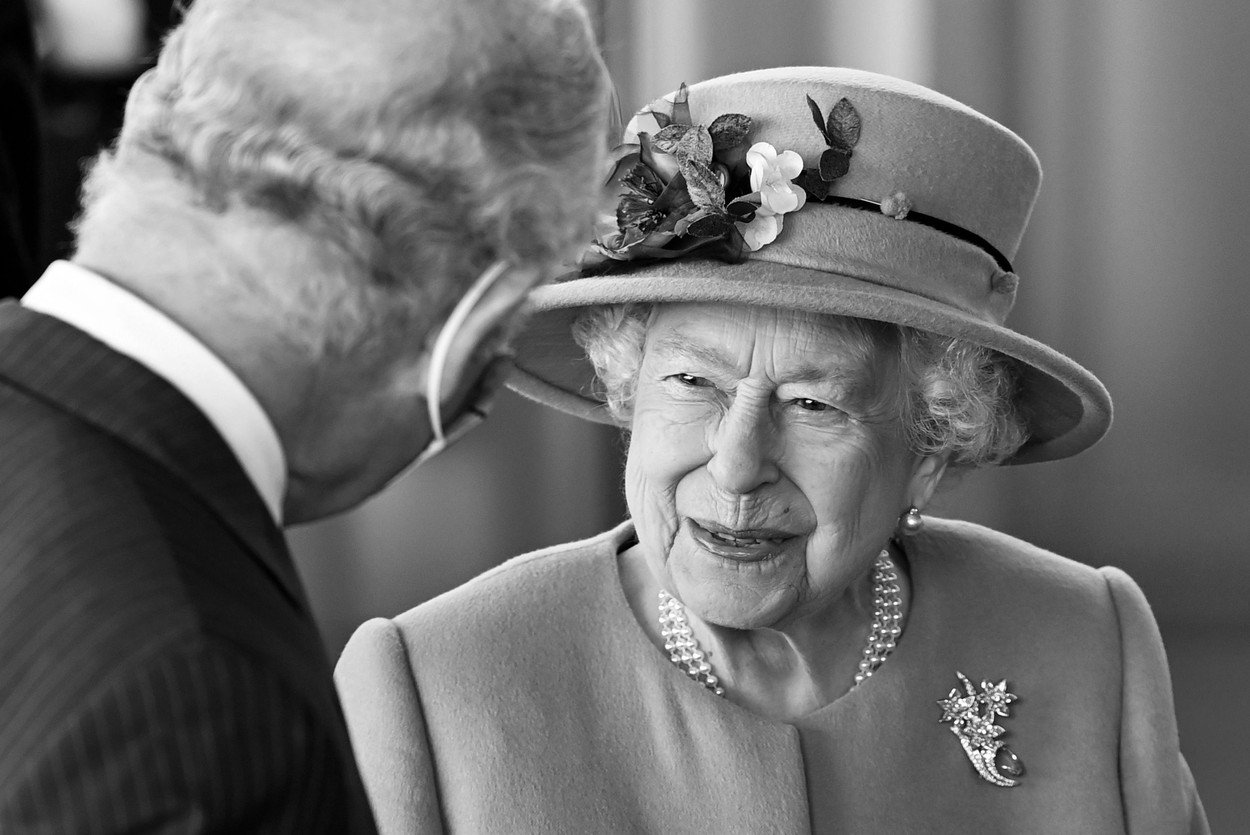 Palatul Buckingham a prezentat prima fotografie cu noua piatră funerară de la locul unde a fost înmormântată regina Elisabeta a II-a