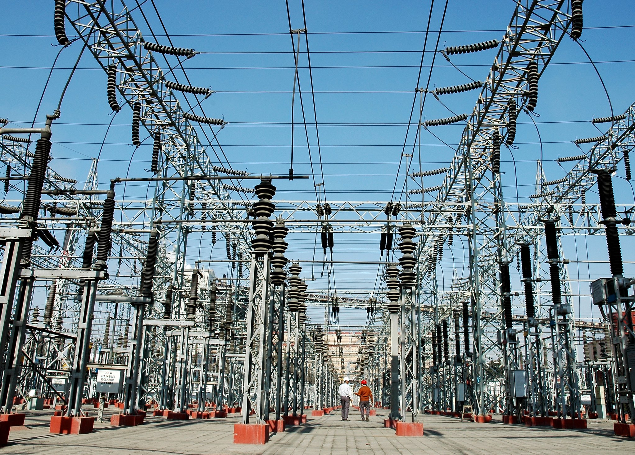UE vrea să reducă garanţiile care trebuie constituite de companiile energetice