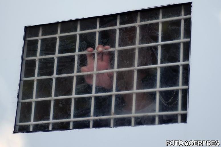 Fost deţinut eliberat din penitenciar, amendat de Poliţie după ce s-a întors în faţa unităţii de detenţie, unde a cerut să rămână, făcând scandal