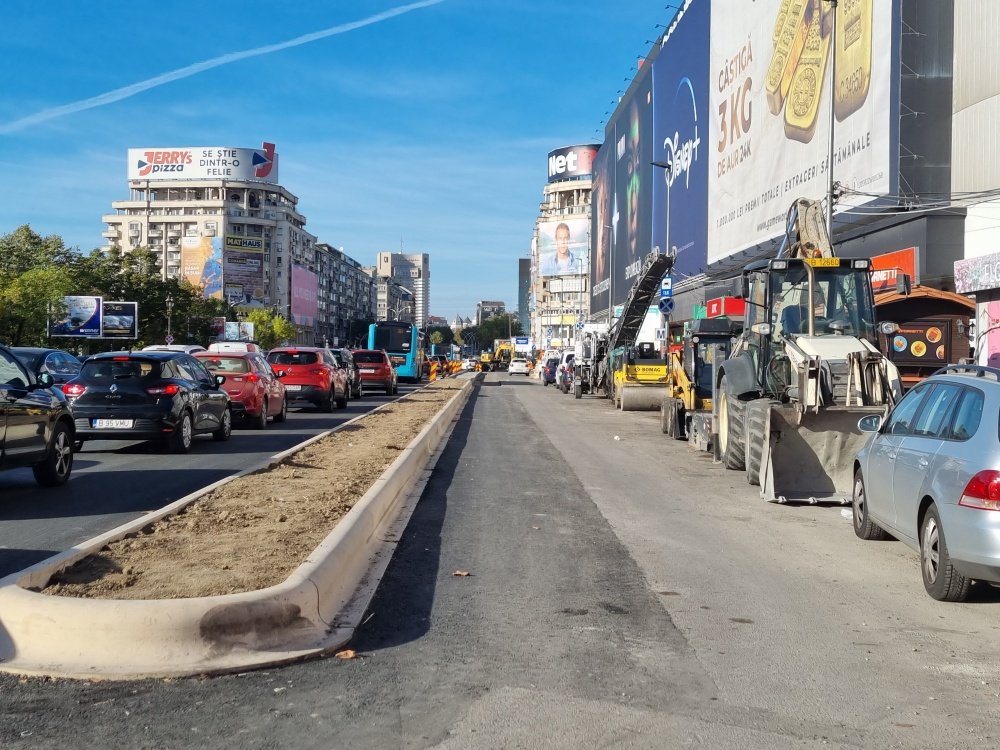 FOTO Primăria Sectorului 3 pune borduri și în Piața Unirii, aflată în administrarea Primăria Capitalei