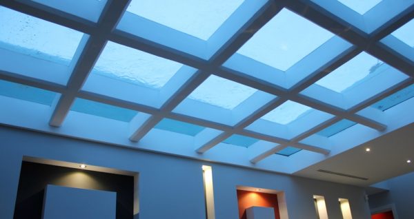 Plexiglas într-o seră – de ce merită?