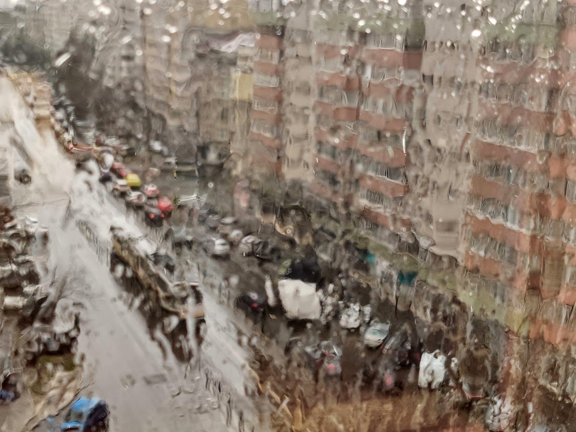 Ploi și vijelii în nordul și vestul țării. Avertizare cod galben emisă de meteorologi – HARTĂ / Cum va fi vremea în București în acest weekend