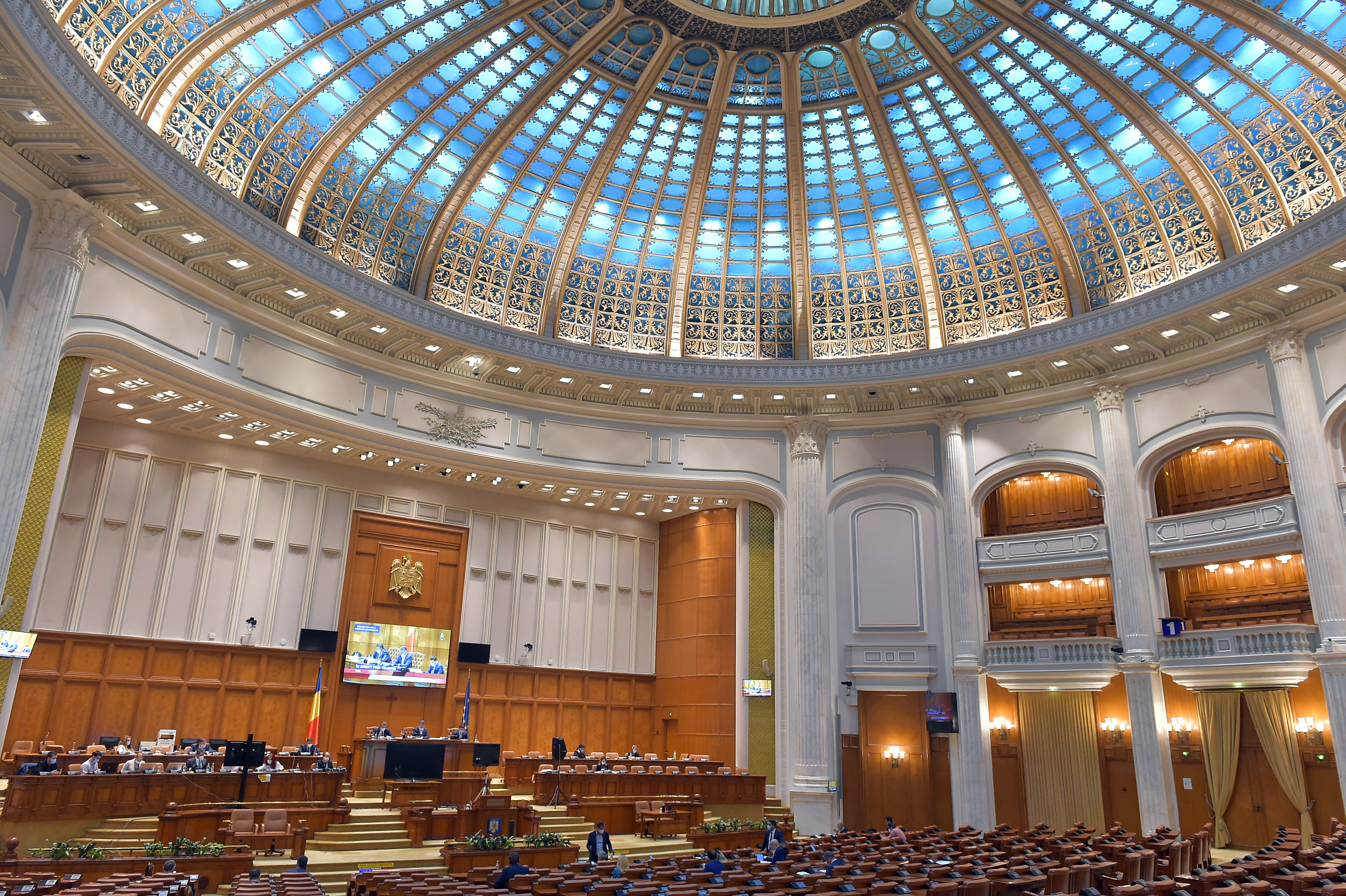 ​Suprataxarea part-time: A devenit Parlamentul o anexă a Guvernului? Aleșii urmează să decidă în Camera Deputaților
