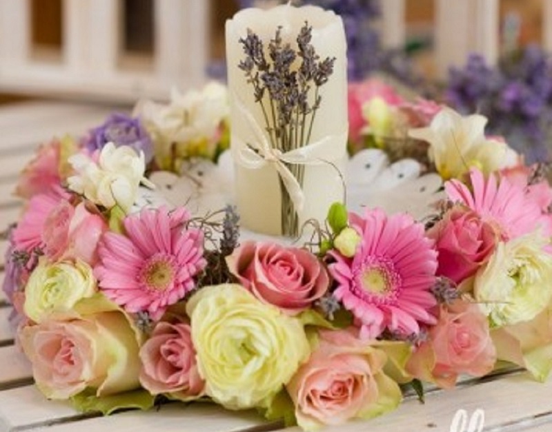 Cum să folosiți elementele florale pentru un botez elegant