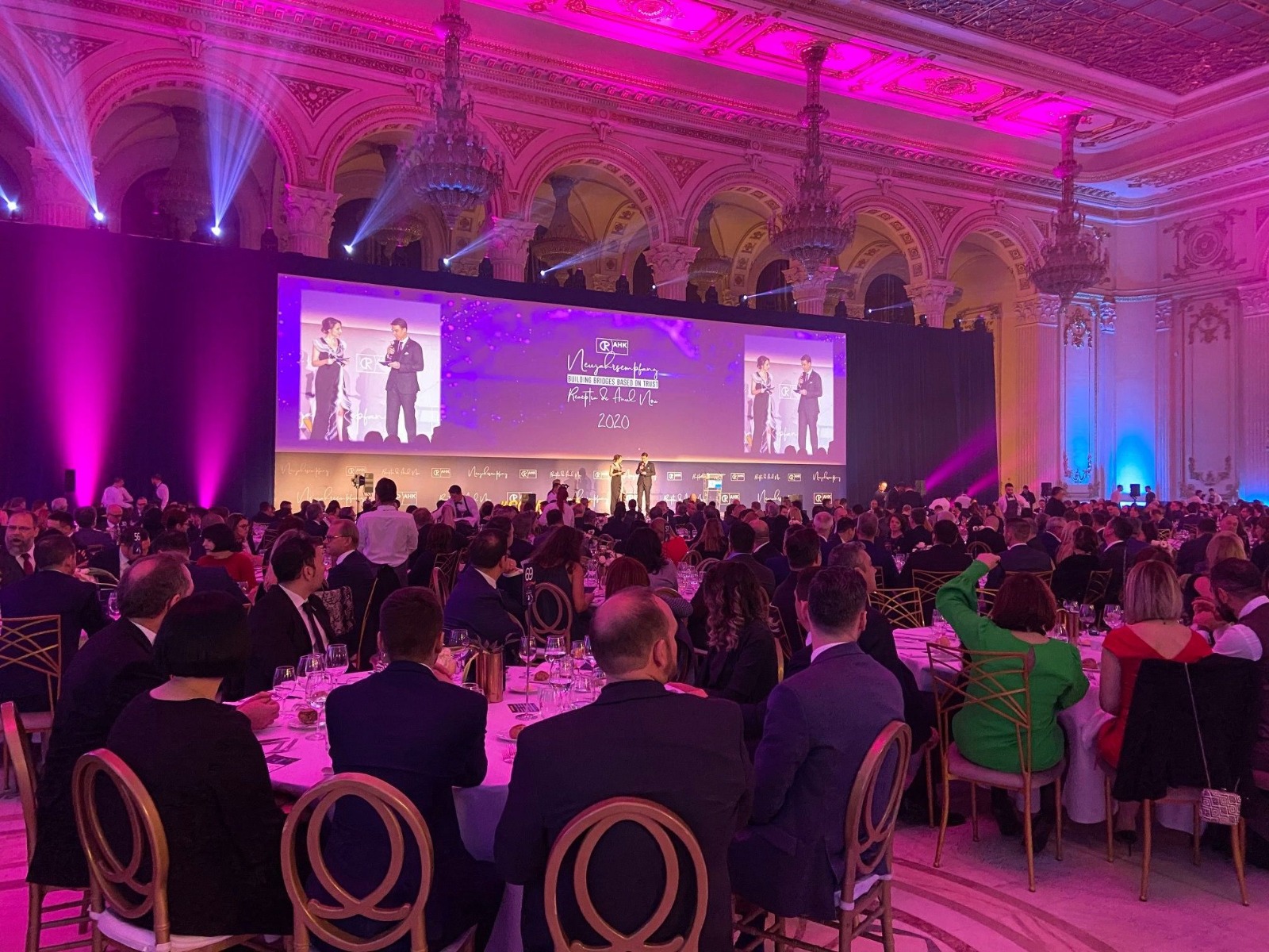 De ce sa folositi totemuri interactive la targuri si evenimente?