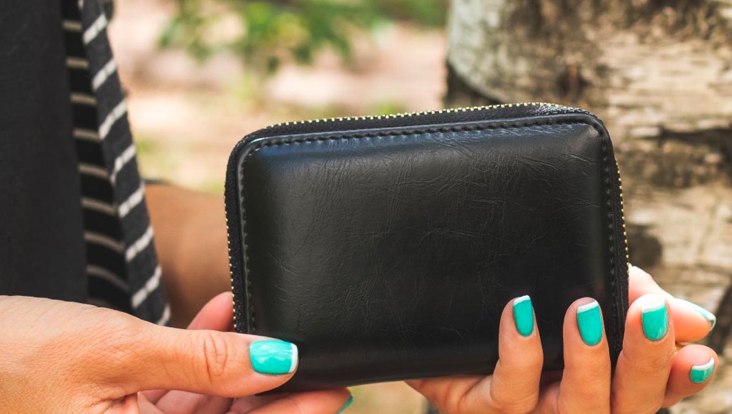 Genti si portofele de cumparat online la super oferte
