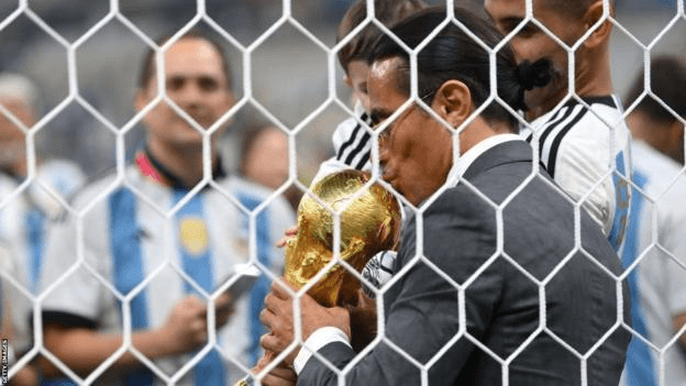 Cupa Mondială 2022: FIFA investighează „accesul nejustificat” al lui Salt Bae la teren după finală