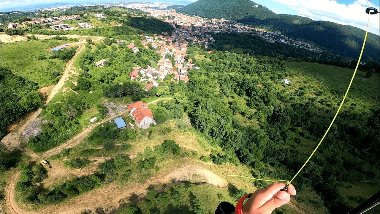 Brașovenii din Schei au trimis edililor un cadou de Crăciun. Scrisoare deschisă: „Opriți construcțiile pe dealuri!“