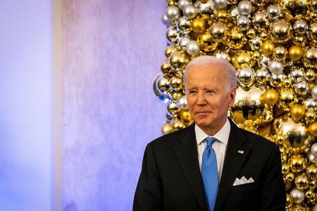 Biden pregăteşte acţiuni pentru tragerea la răspundere a companiilor care au anulat zboruri
