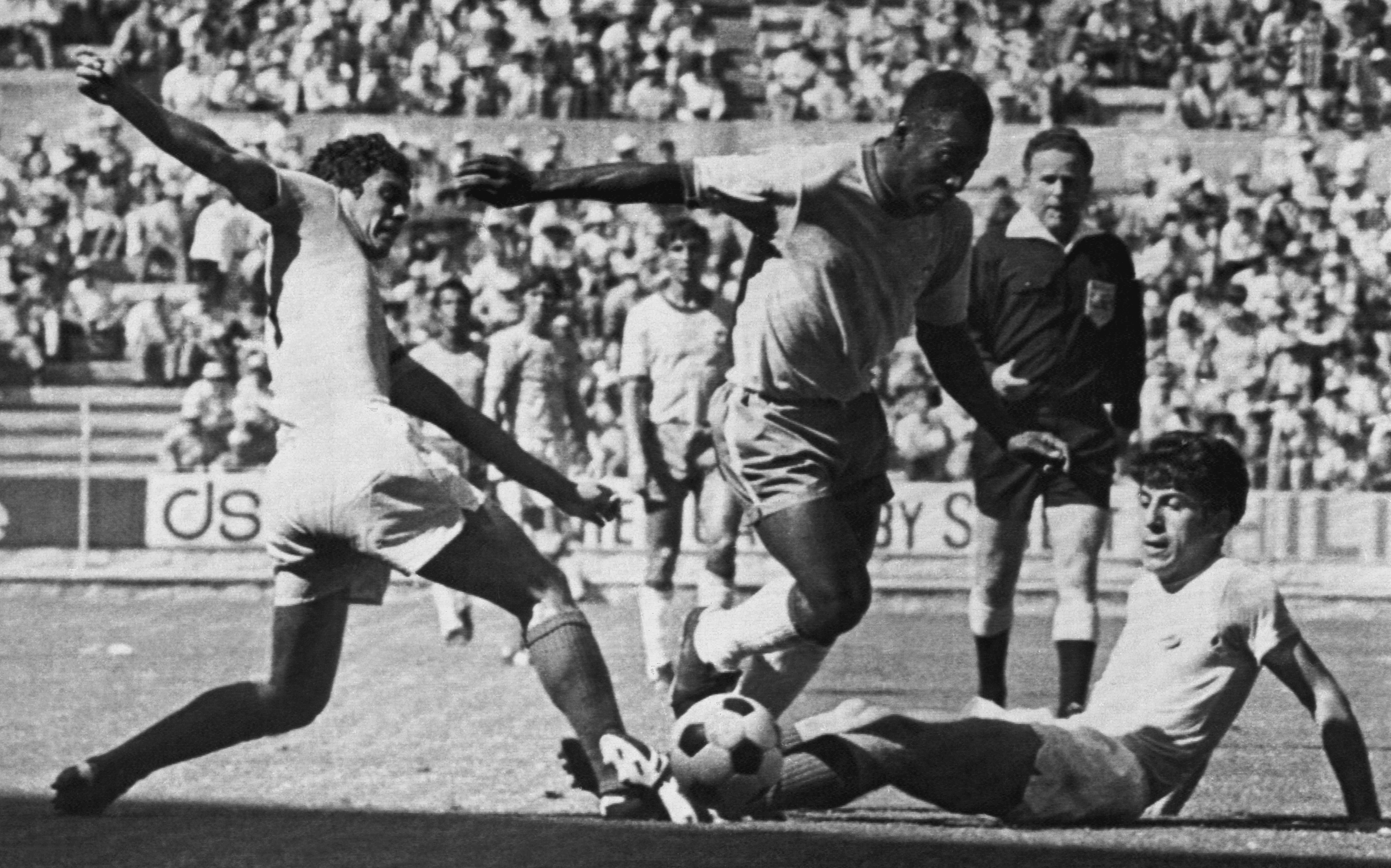 Românii i-au ținut piept legendarului Pele. Povestea meciului Brazilia-România de la CM 1970 VIDEO