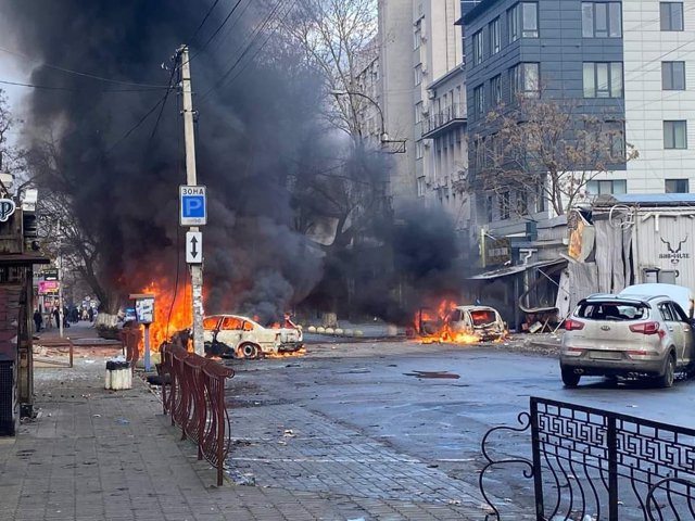 LIVE TEXT  Războiul din Ucraina, ziua 304. În Ajunul Crăciunului se împlinesc 10 luni de la începerea celui mai sângeros război european de la Al Doilea Război Mondial / Bombardamente în Herson, soldate cu 8 morţi / Putin vrea să mărească producţia de arme a Rusiei, Zelenski pregăteşte o nouă contraofensivă pentru 2023