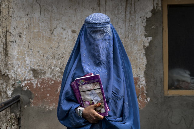 Talibanii interzic accesul femeilor la învăţământul universitar în Afganistan