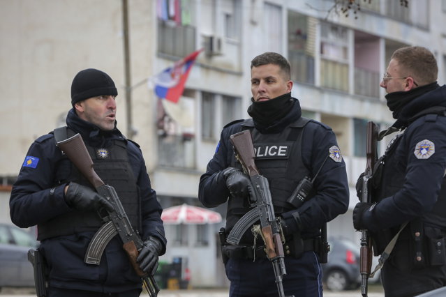 Guvernul din Kosovo acuză Serbia că vrea destabilizarea situaţiei, cu ajutorul Rusiei