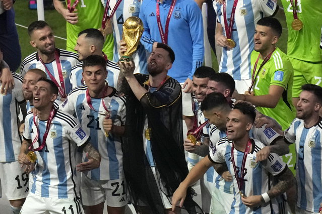 Un parlamentar qatarez oferă un milion de dolari pentru bisht-ul purtat de Messi