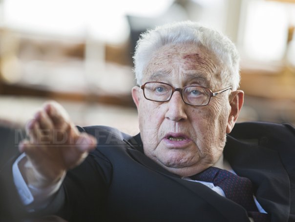 Kissinger crede că e timpul să aibă loc negocieri în Ucraina pentru a reduce riscul unui război mondial. Analistul avertizează Occidentul că dezmembrarea Rusiei ar putea declanşa haosul nuclear