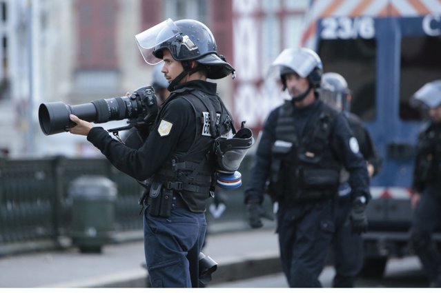 Kurzii protestează la Paris a doua zi după atacul în care au murit trei membri ai comunităţii