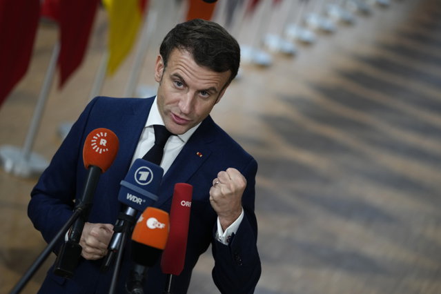 Emmanuel Macron denunţă un atac „odios” asupra etnicilor kurzi din Franţa