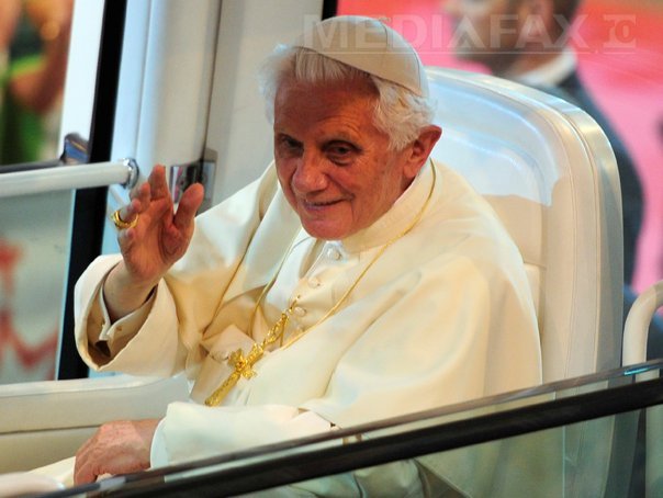Benedict al XVI-lea este în stare gravă, dar medicii l-au stabilizat