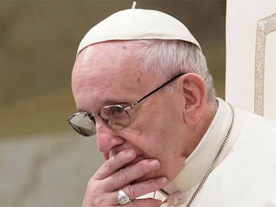 Imaginea articolului Papa Francisc, apel surpriză. Cere rugăciuni pentru fostul papă Benedict care este „foarte bolnav”