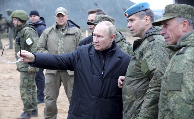 Războiul din Ucraina, ziua 304. Putin vrea să mărească producţia de arme a Rusiei. Zelenski pregăteşte o nouă contraofensivă pentru 2023