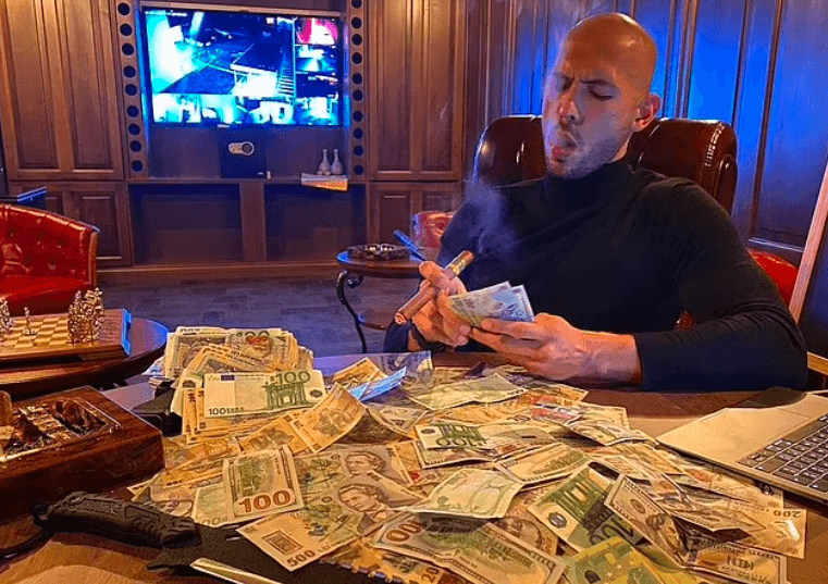 Andrew Tate ținea prizoniere șase tinere: una dintre fete aducea până la 50.000 de euro pe lună