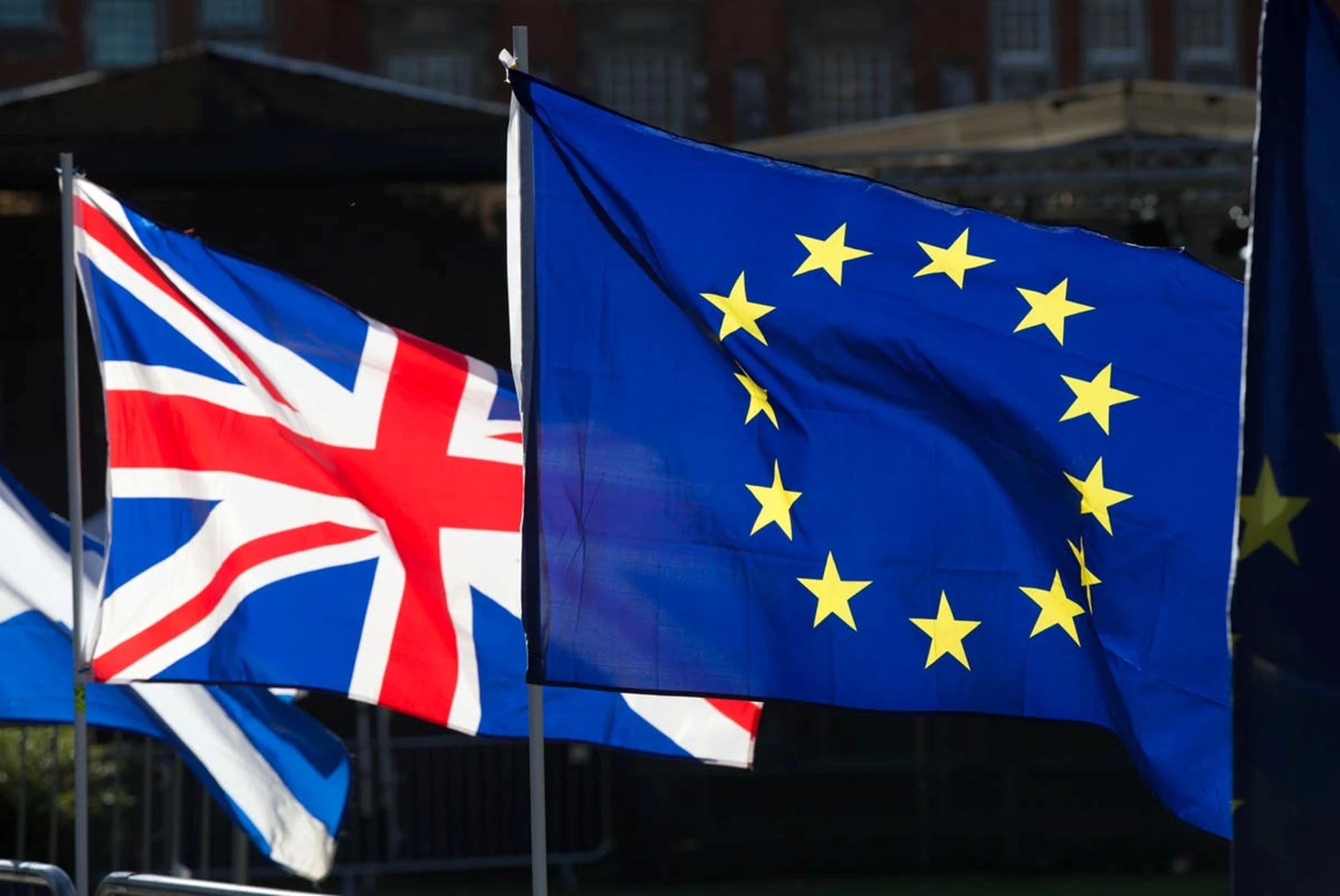 Confruntați cu realitatea post-BREXIT, britanicii ar vrea înapoi în UE