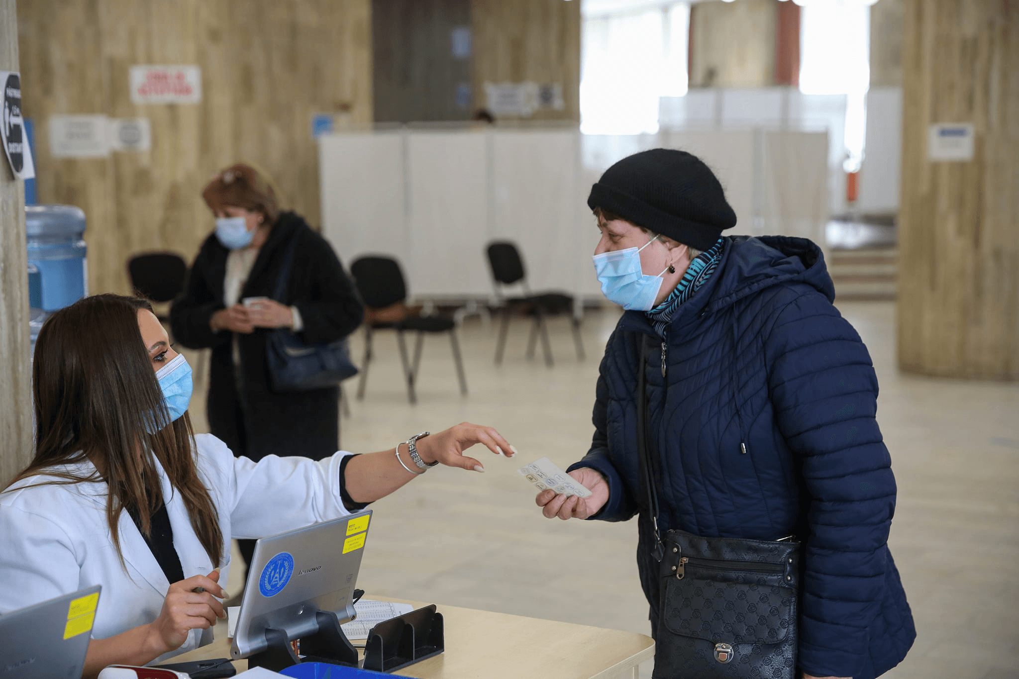 Cât de mare mai e interesul pentru vaccinarea anti-COVID. Spitalele se pregătesc pentru zile grele