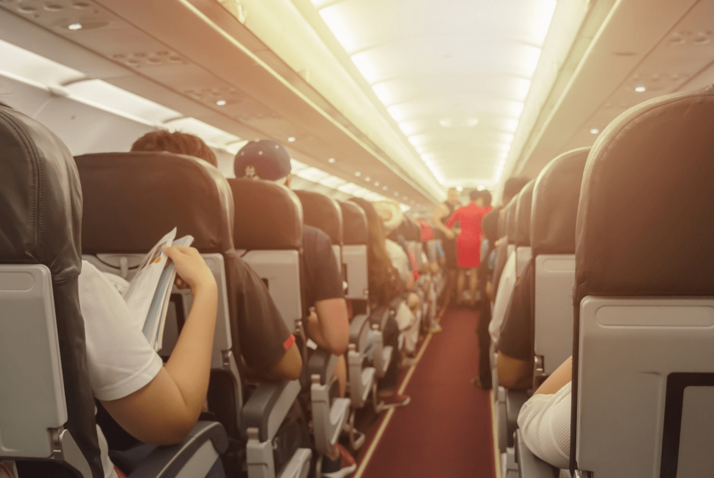 Incident revoltător într-un avion: un pasager a urinat pe o femeie în timpul zborului